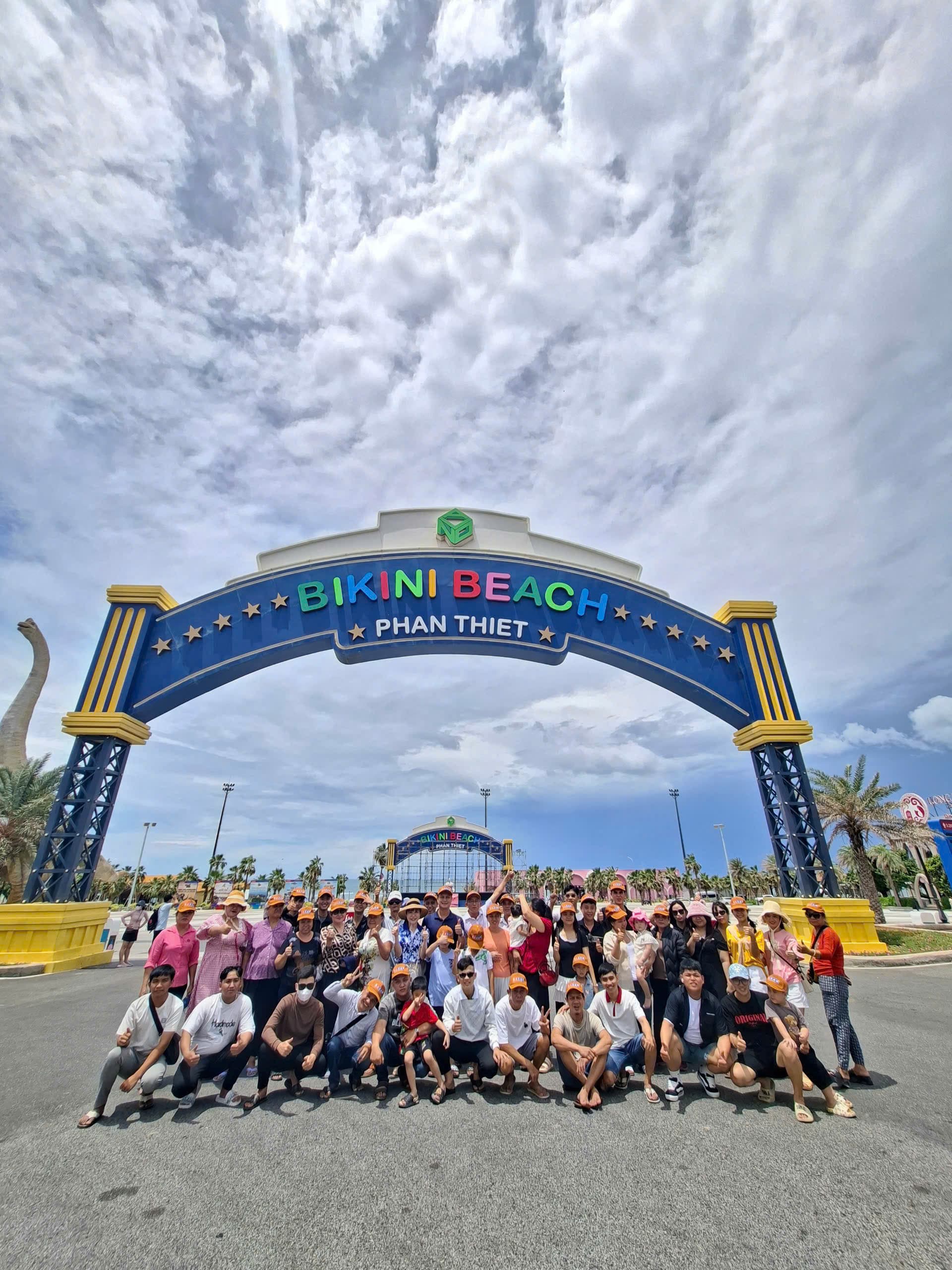 Phuong Cat employees and families on a company trip