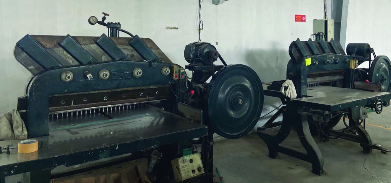 Máy in carton trong xưởng sản xuất